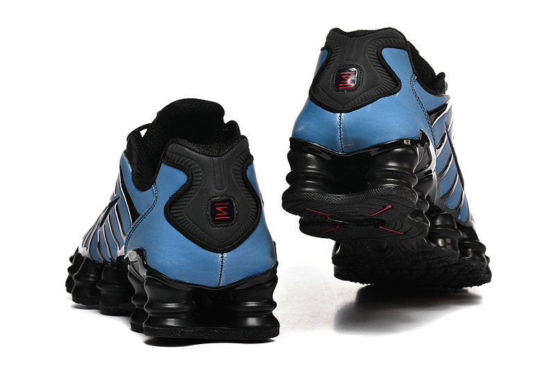 Les baskets Nike Shox TL allient un style avant-gardiste et une innovation technique avancée. Leur design unique et leurs détails sophistiqués.