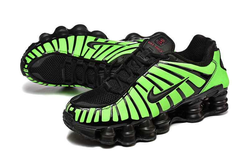 Les baskets Nike Shox TL allient un style avant-gardiste et une innovation technique avancée. Leur design unique et leurs détails sophistiqués.