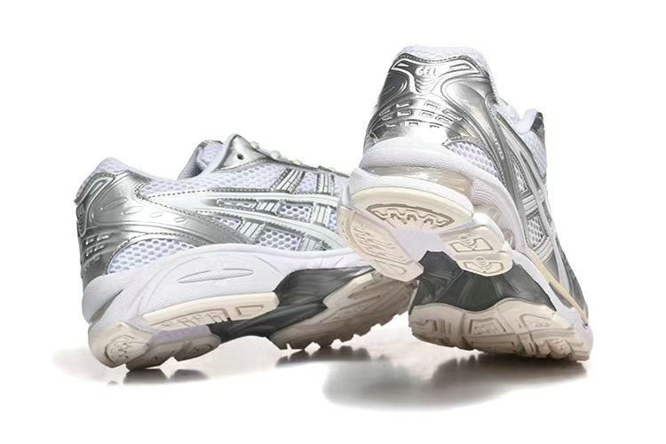 Les Baskets ASICS GEL-KAYANO 14 offrent une combinaison parfaite de style et de performance. Leur design élégant et leurs technologies de pointe