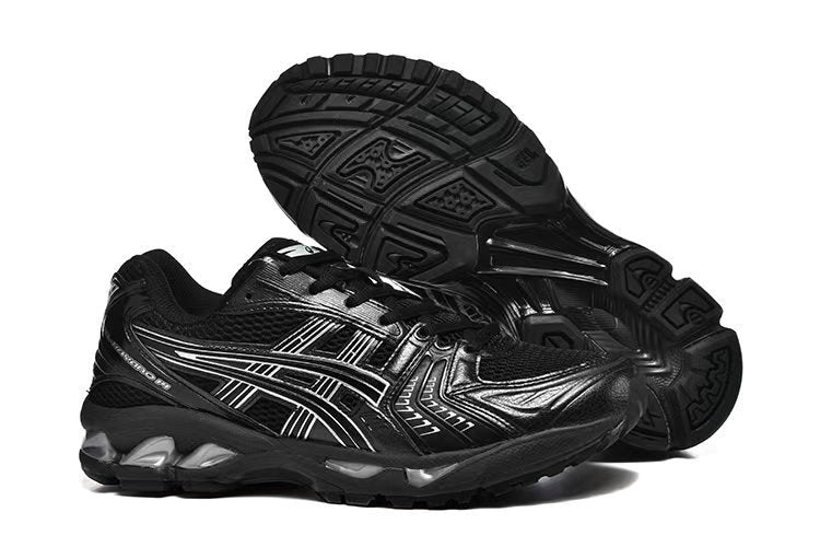 Les Baskets ASICS GEL-KAYANO 14 offrent une combinaison parfaite de style et de performance. Leur design élégant et leurs technologies de pointe