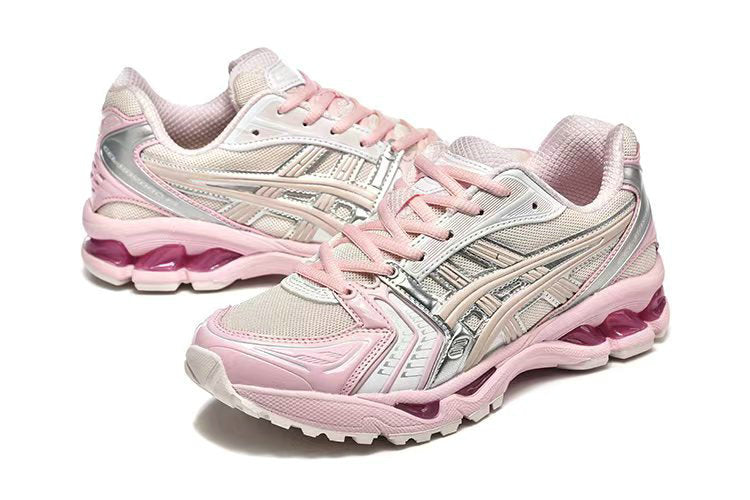 Les baskets Nike Shox TL allient un style avant-gardiste et une innovation technique avancée. Leur design unique et leurs détails sophistiqués.