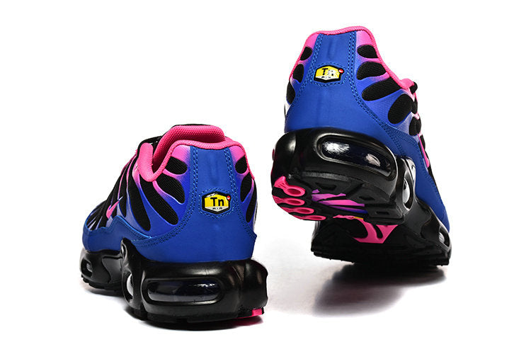Les Baskets Nike Air Max Tn incarnent un style emblématique et une performance supérieure.
Par ailleurs, leur design distinctif et leur utilisation de matériaux de haute qualité en font un choix incontournable.