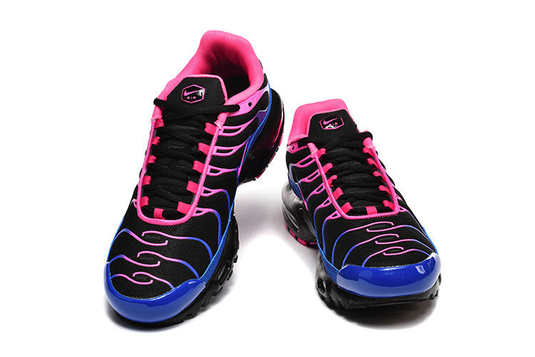 Les Baskets Nike Air Max Tn incarnent un style emblématique et une performance supérieure.
Par ailleurs, leur design distinctif et leur utilisation de matériaux de haute qualité en font un choix incontournable.