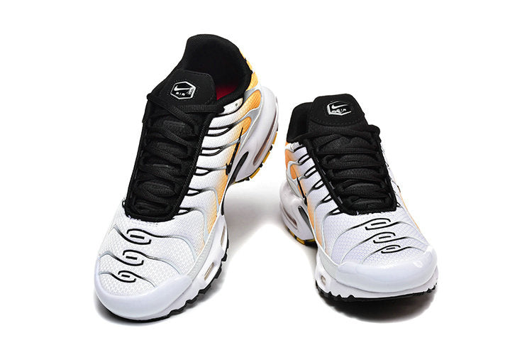 Les  Baskets Nike Air Max Tn incarnent un style emblématique et une performance supérieure.
 
Par ailleurs, leur design distinctif et leur utilisation de matériaux de haute qualité en font un choix incontournable.