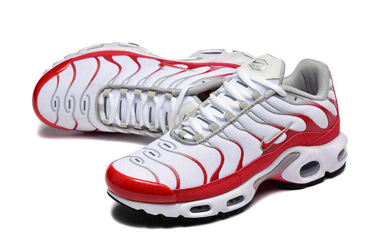Les  Baskets Nike Air Max Tn incarnent un style emblématique et une performance supérieure.
 
Par ailleurs, leur design distinctif et leur utilisation de matériaux de haute qualité en font un choix incontournable.