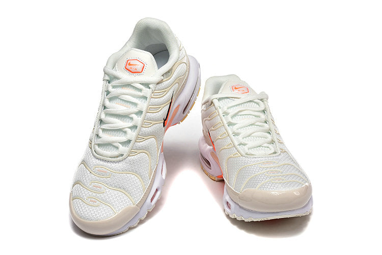 Les  Baskets Nike Air Max Tn incarnent un style emblématique et une performance supérieure.
 
Par ailleurs, leur design distinctif et leur utilisation de matériaux de haute qualité en font un choix incontournable.