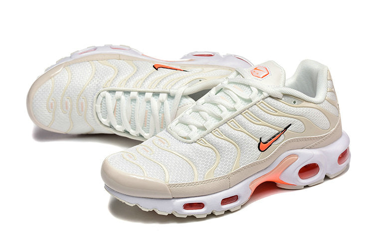 Les  Baskets Nike Air Max Tn incarnent un style emblématique et une performance supérieure.
 
Par ailleurs, leur design distinctif et leur utilisation de matériaux de haute qualité en font un choix incontournable.