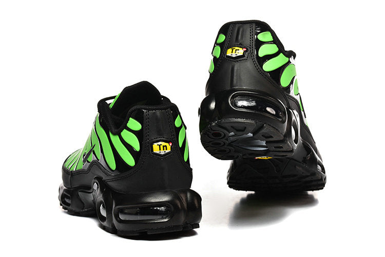 Les  Baskets Nike Air Max Tn incarnent un style emblématique et une performance supérieure.
 
Par ailleurs, leur design distinctif et leur utilisation de matériaux de haute qualité en font un choix incontournable.