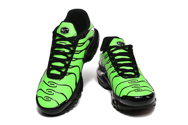 Les Baskets Nike Air Max Tn incarnent un style emblématique et une performance supérieure.
Par ailleurs, leur design distinctif et leur utilisation de matériaux de haute qualité en font un choix incontournable.