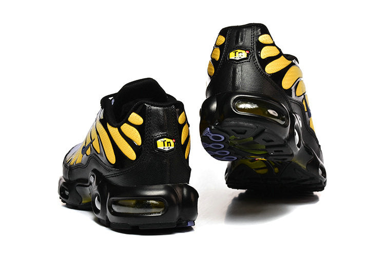 Les  Baskets Nike Air Max Tn incarnent un style emblématique et une performance supérieure.
 
Par ailleurs, leur design distinctif et leur utilisation de matériaux de haute qualité en font un choix incontournable.