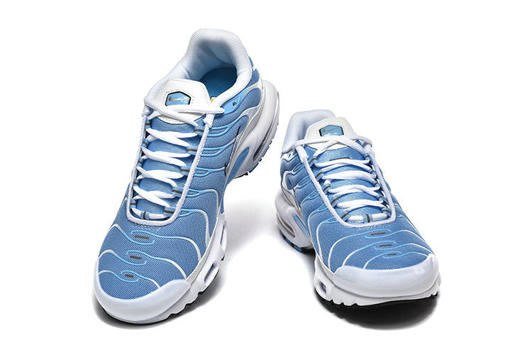 Les Baskets Nike Air Max Tn incarnent un style emblématique et une performance supérieure.
Par ailleurs, leur design distinctif et leur utilisation de matériaux de haute qualité en font un choix incontournable.