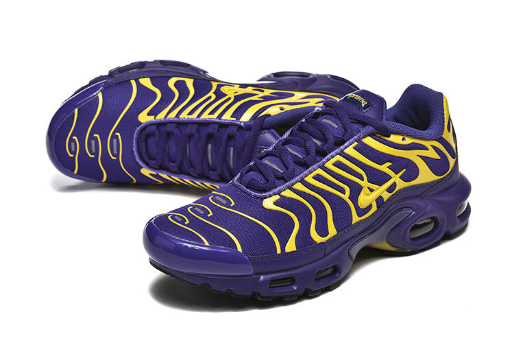 Les  Baskets Nike Air Max Tn incarnent un style emblématique et une performance supérieure.
 
Par ailleurs, leur design distinctif et leur utilisation de matériaux de haute qualité en font un choix incontournable.