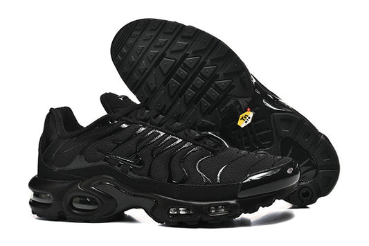 Les  Baskets Nike Air Max Tn incarnent un style emblématique et une performance supérieure.
 
Par ailleurs, leur design distinctif et leur utilisation de matériaux de haute qualité en font un choix incontournable.