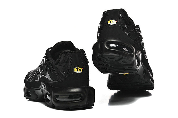 Les  Baskets Nike Air Max Tn incarnent un style emblématique et une performance supérieure.
 
Par ailleurs, leur design distinctif et leur utilisation de matériaux de haute qualité en font un choix incontournable.