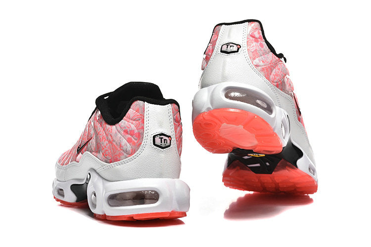 Les  Baskets Nike Air Max Tn incarnent un style emblématique et une performance supérieure.
 
Par ailleurs, leur design distinctif et leur utilisation de matériaux de haute qualité en font un choix incontournable.