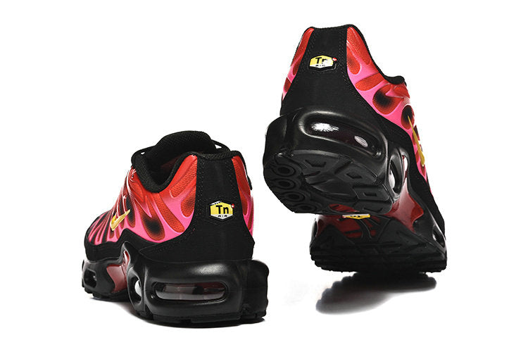 Les  Baskets Nike Air Max Tn incarnent un style emblématique et une performance supérieure.
 
Par ailleurs, leur design distinctif et leur utilisation de matériaux de haute qualité en font un choix incontournable.