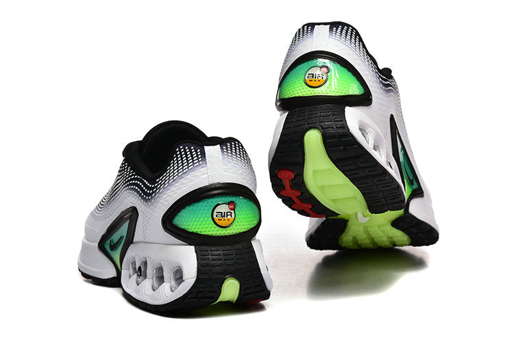 Les baskets Nike Air Max DN combinent un style contemporain et une performance avancée.
Leur design épuré et l'utilisation de matériaux innovants en font un choix incontournable