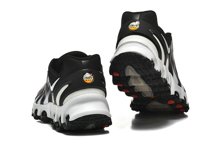 Les baskets Nike Air Max DN8 combinent innovation et design moderne pour offrir un style dynamique et une performance inégalée.pas cher . Le moins cher.