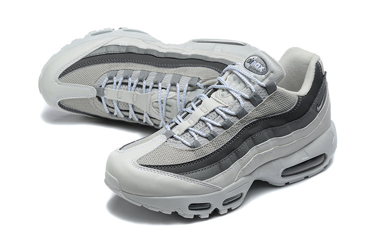 Les baskets Nike Air Max 95 sont synonymes de style emblématique et de confort absolu. Leur design distinctif. Pas cher. Le moins cher.