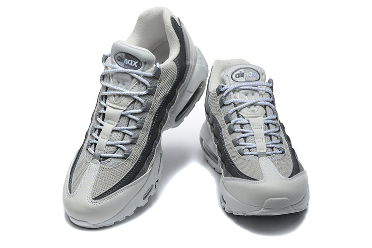 Les baskets Nike Air Max 95 sont synonymes de style emblématique et de confort absolu. Leur design distinctif. Pas cher. Le moins cher.
