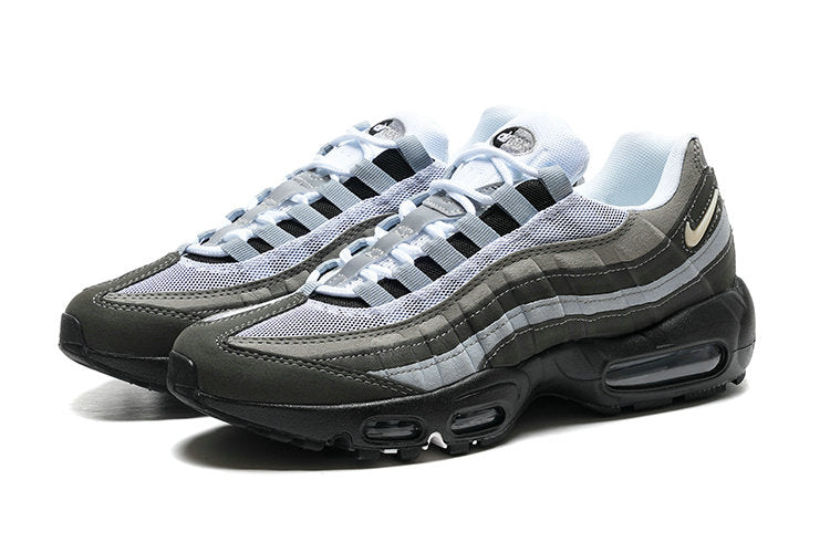 Les baskets Nike Air Max 95 sont synonymes de style emblématique et de confort absolu. Leur design distinctif. Pas cher. Le moins cher.