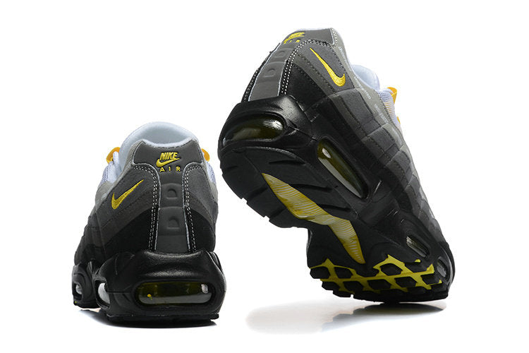 Les baskets Nike Air Max 95 sont synonymes de style emblématique et de confort absolu. Leur design distinctif. Pas cher. Le moins cher.