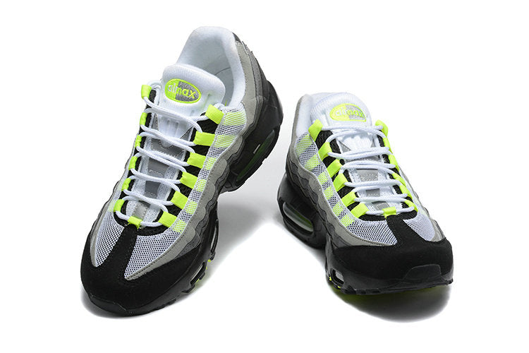 Les baskets Nike Air Max 95 sont synonymes de style emblématique et de confort absolu. Leur design distinctif. Pas cher. Le moins cher.