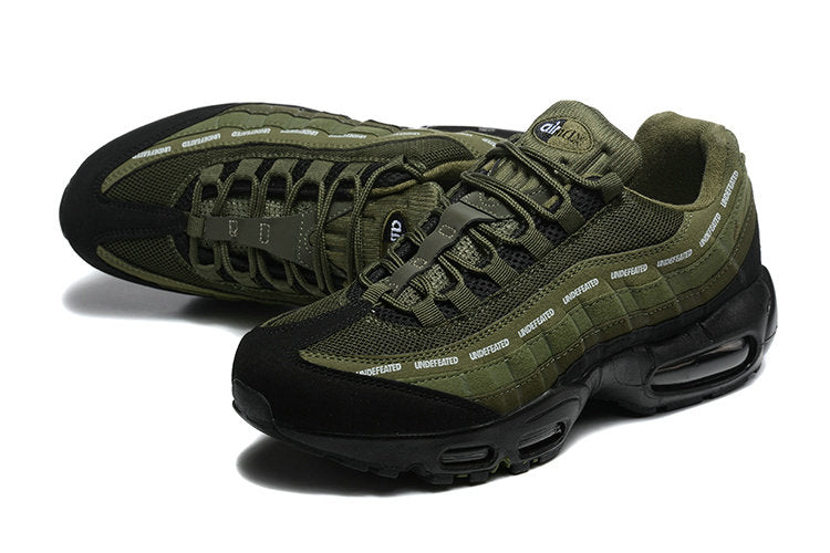 Les baskets Nike Air Max 95 sont synonymes de style emblématique et de confort absolu. Leur design distinctif. Pas cher. Le moins cher.