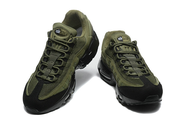 Les baskets Nike Air Max 95 sont synonymes de style emblématique et de confort absolu. Leur design distinctif. Pas cher. Le moins cher.