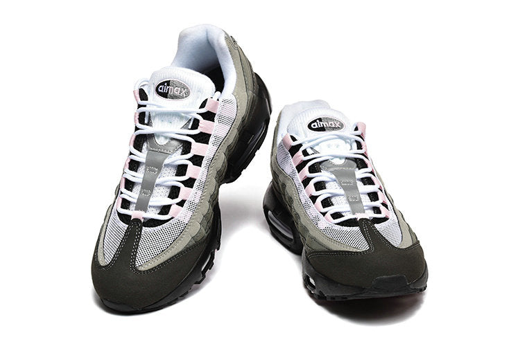 Les baskets Nike Air Max 95 sont synonymes de style emblématique et de confort absolu. Leur design distinctif. Pas cher. Le moins cher.