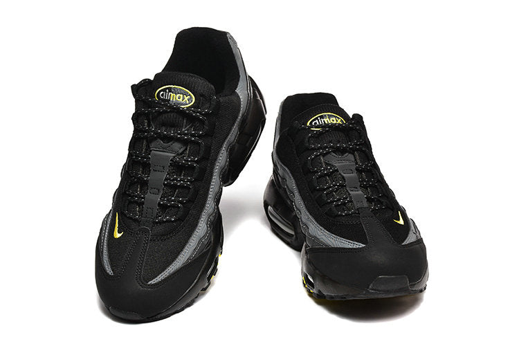 Les baskets Nike Air Max 95 sont synonymes de style emblématique et de confort absolu. Leur design distinctif. Pas cher. Le moins cher.