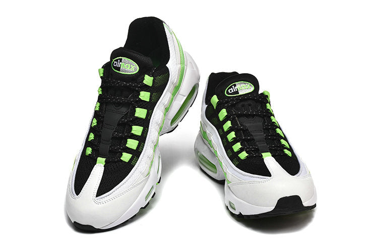 Les baskets Nike Air Max 95 sont synonymes de style emblématique et de confort absolu. Leur design distinctif. Pas cher. Le moins cher.