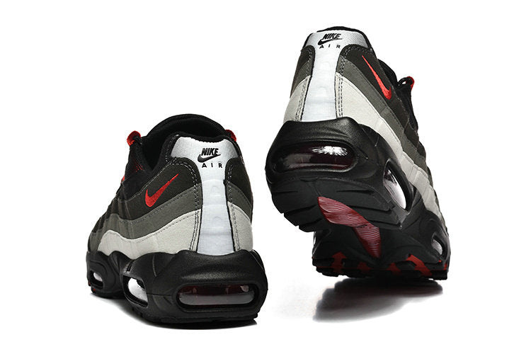 Les baskets Nike Air Max 95 sont synonymes de style emblématique et de confort absolu. Leur design distinctif. Pas cher. Le moins cher.