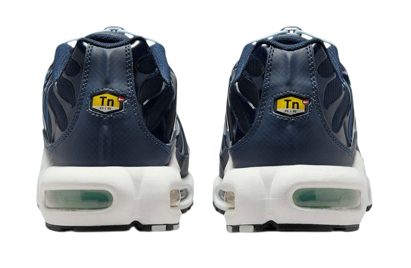Les Baskets Nike Air Max Tn incarnent un style emblématique et une performance supérieure.
Par ailleurs, leur design distinctif et leur utilisation de matériaux de haute qualité en font un choix incontournable.