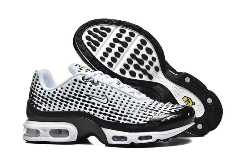 Les  Baskets Nike Air Max Tn incarnent un style emblématique et une performance supérieure.
 
Par ailleurs, leur design distinctif et leur utilisation de matériaux de haute qualité en font un choix incontournable.