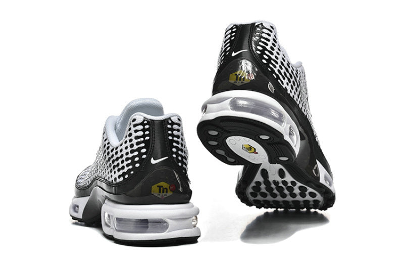 Les  Baskets Nike Air Max Tn incarnent un style emblématique et une performance supérieure.
 
Par ailleurs, leur design distinctif et leur utilisation de matériaux de haute qualité en font un choix incontournable.