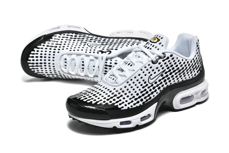 Les  Baskets Nike Air Max Tn incarnent un style emblématique et une performance supérieure.
 
Par ailleurs, leur design distinctif et leur utilisation de matériaux de haute qualité en font un choix incontournable.