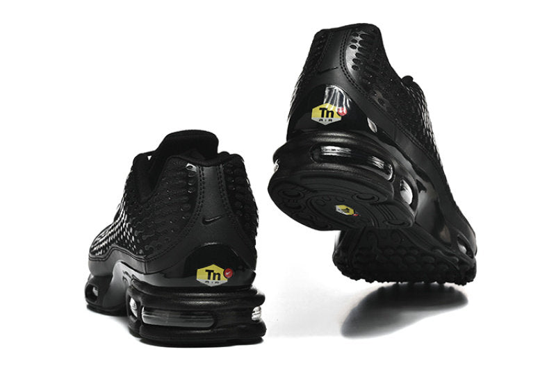 Les  Baskets Nike Air Max Tn incarnent un style emblématique et une performance supérieure.
 
Par ailleurs, leur design distinctif et leur utilisation de matériaux de haute qualité en font un choix incontournable.