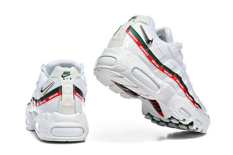 Les baskets Nike Air Max 95 sont synonymes de style emblématique et de confort absolu. Leur design distinctif. Pas cher. Le moins cher.