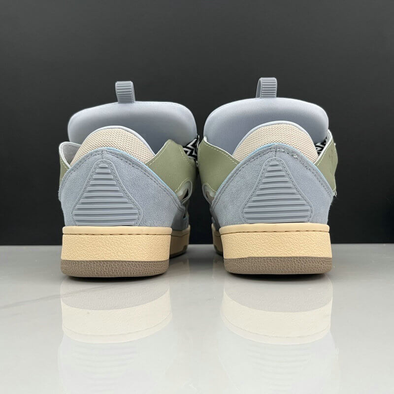 Les baskets sneakers Lanvin incarnent un style emblématique et un luxe français.
leur design élégant. Pas cher. Le moins cher.