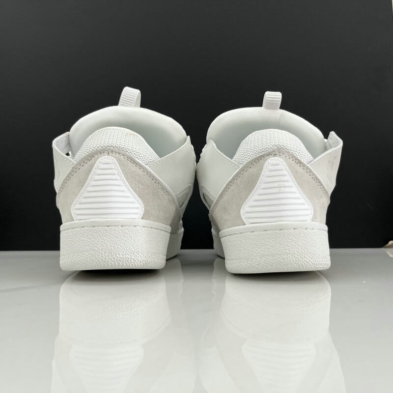 Les baskets sneakers Lanvin incarnent un style emblématique et un luxe français.
leur design élégant. Pas cher. Le moins cher.