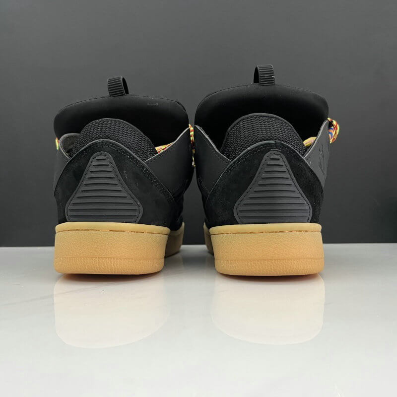 Les baskets sneakers Lanvin incarnent un style emblématique et un luxe français.
leur design élégant. Pas cher. Le moins cher.