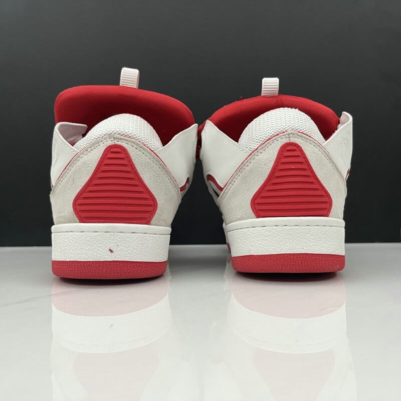 Les baskets sneakers Lanvin incarnent un style emblématique et un luxe français.
leur design élégant. Pas cher. Le moins cher.