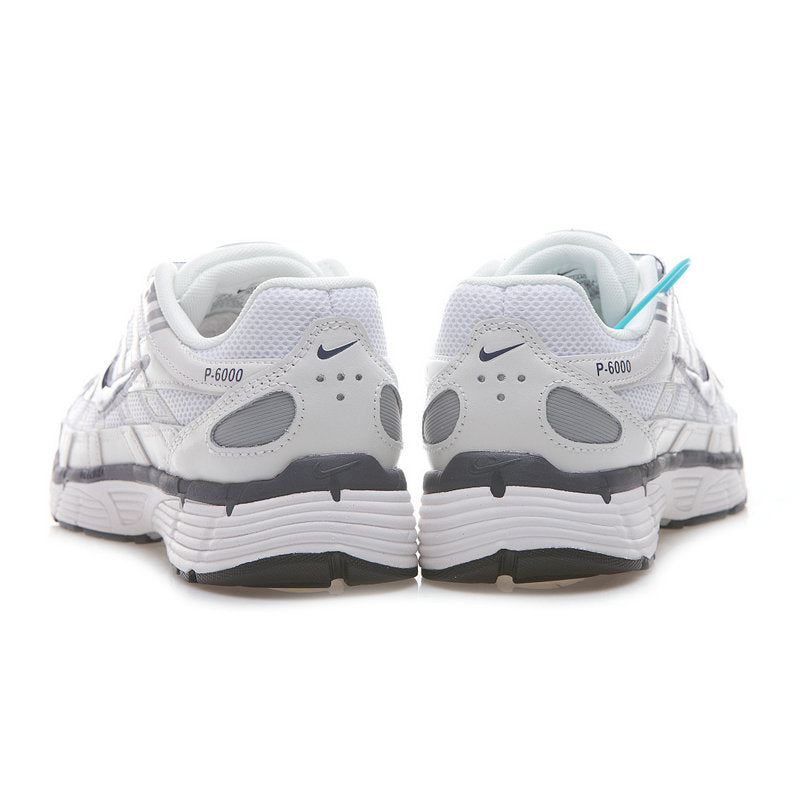 Les baskets Nike P-6000 allient un style rétro inspiré des années 2000 à une technologie moderne pour un look et un confort incomparables.