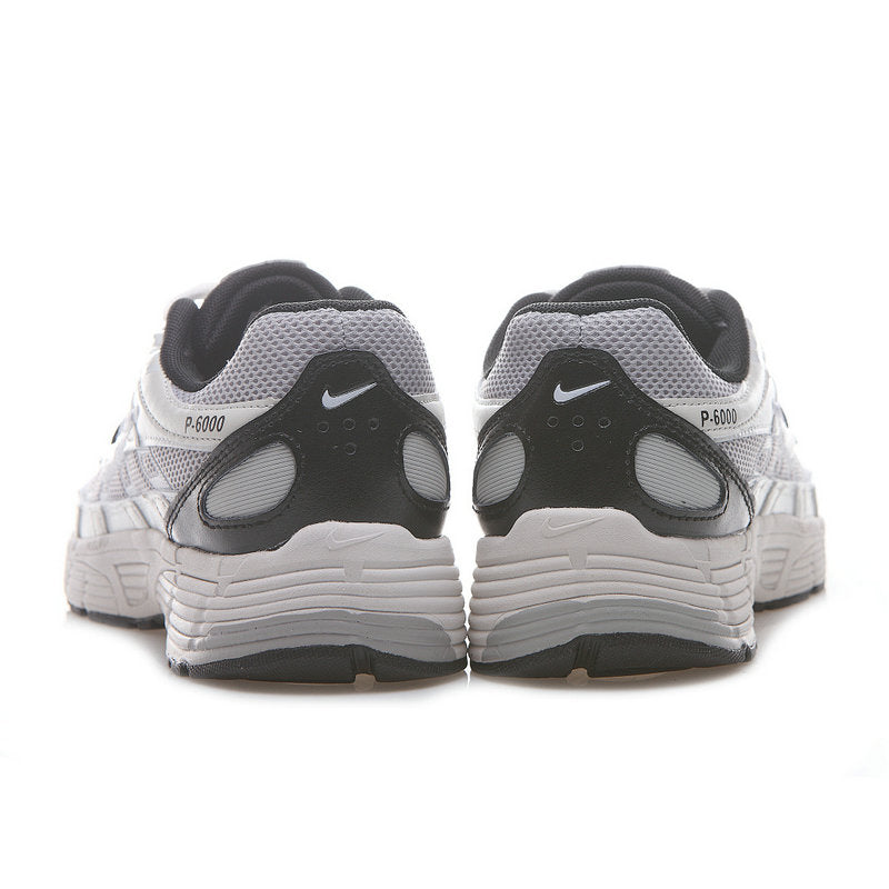 Les baskets Nike P-6000 allient un style rétro inspiré des années 2000 à une technologie moderne pour un look et un confort incomparables.