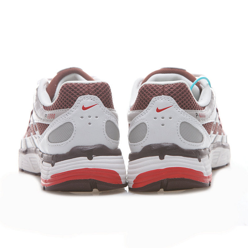 Les baskets Nike P-6000 allient un style rétro inspiré des années 2000 à une technologie moderne pour un look et un confort incomparables.