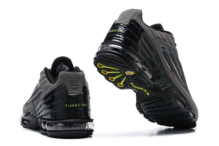 Les Baskets Nike TN air max Plus 3 incarnent un style emblématique et une performance supérieure.
Par ailleurs, leur design distinctif et leur utilisation