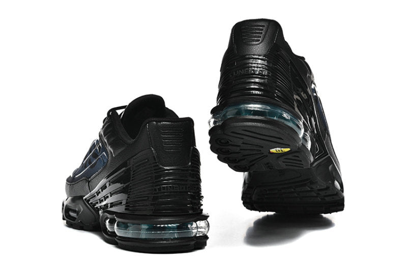 Les Baskets Nike TN air max Plus 3 incarnent un style emblématique et une performance supérieure.
Par ailleurs, leur design distinctif et leur utilisation