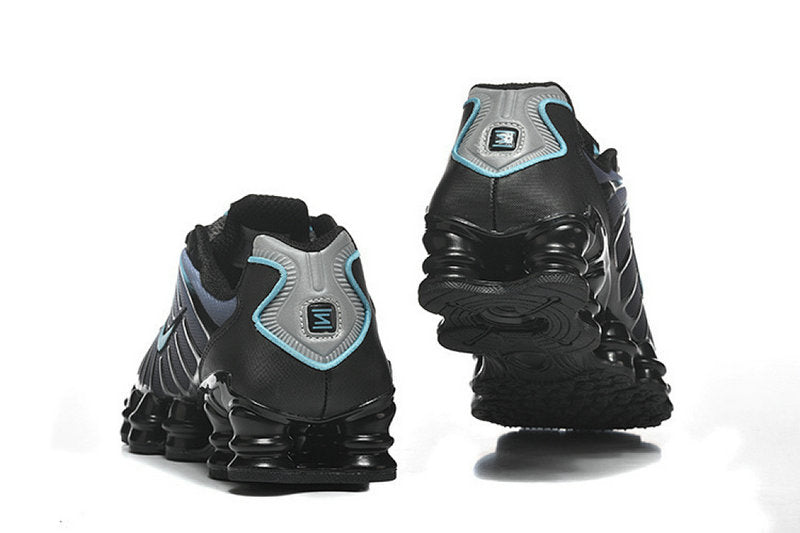 Les baskets Nike Shox TL allient un style avant-gardiste et une innovation technique avancée. Leur design unique et leurs détails sophistiqués.