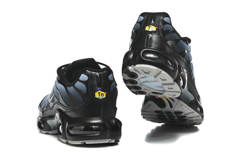 Les Baskets Nike Air Max Tn incarnent un style emblématique et une performance supérieure.
Par ailleurs, leur design distinctif et leur utilisation de matériaux de haute qualité en font un choix incontournable.